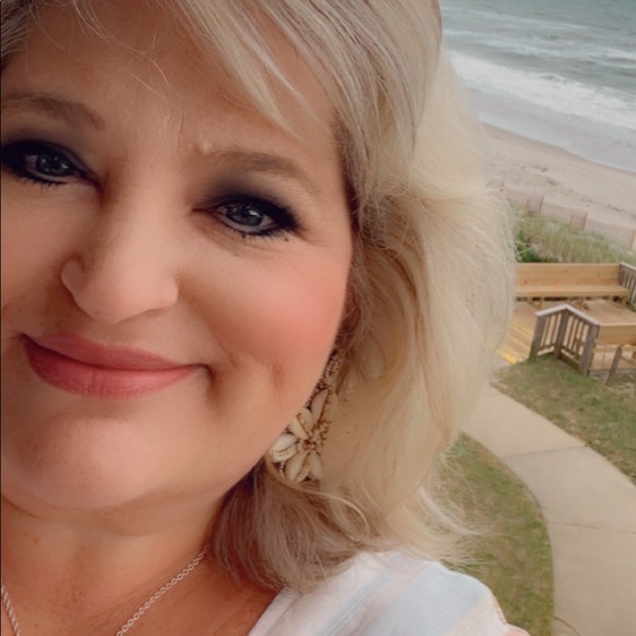 Meet your Posher, Terri - Picture 2 of 2